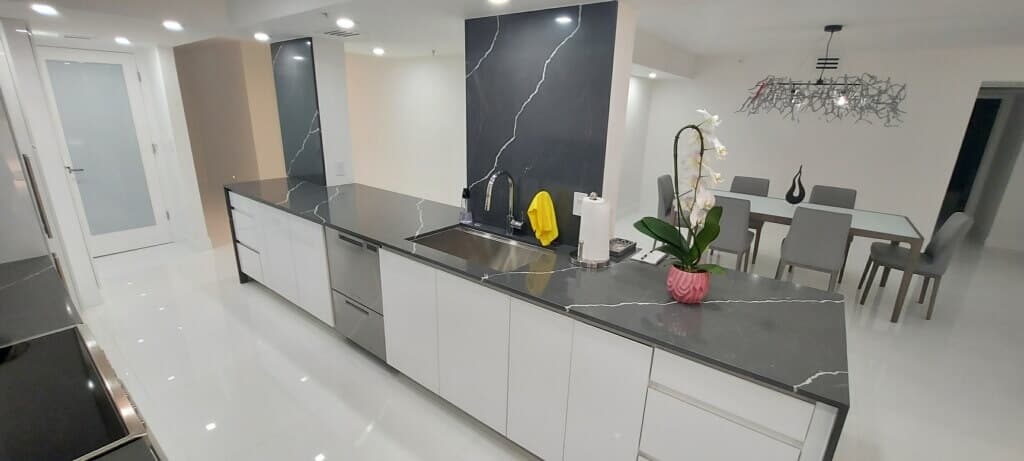 Kitchen Remodeling COmpany with custom kitchen countertops